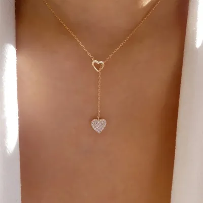 Elegantna ogrlica z obeskom dvojnega srca zlata